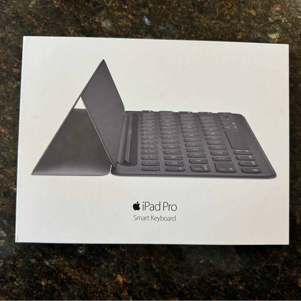 APPLE IPAD PRO SMART KEYBOARD NEW, Box Opened